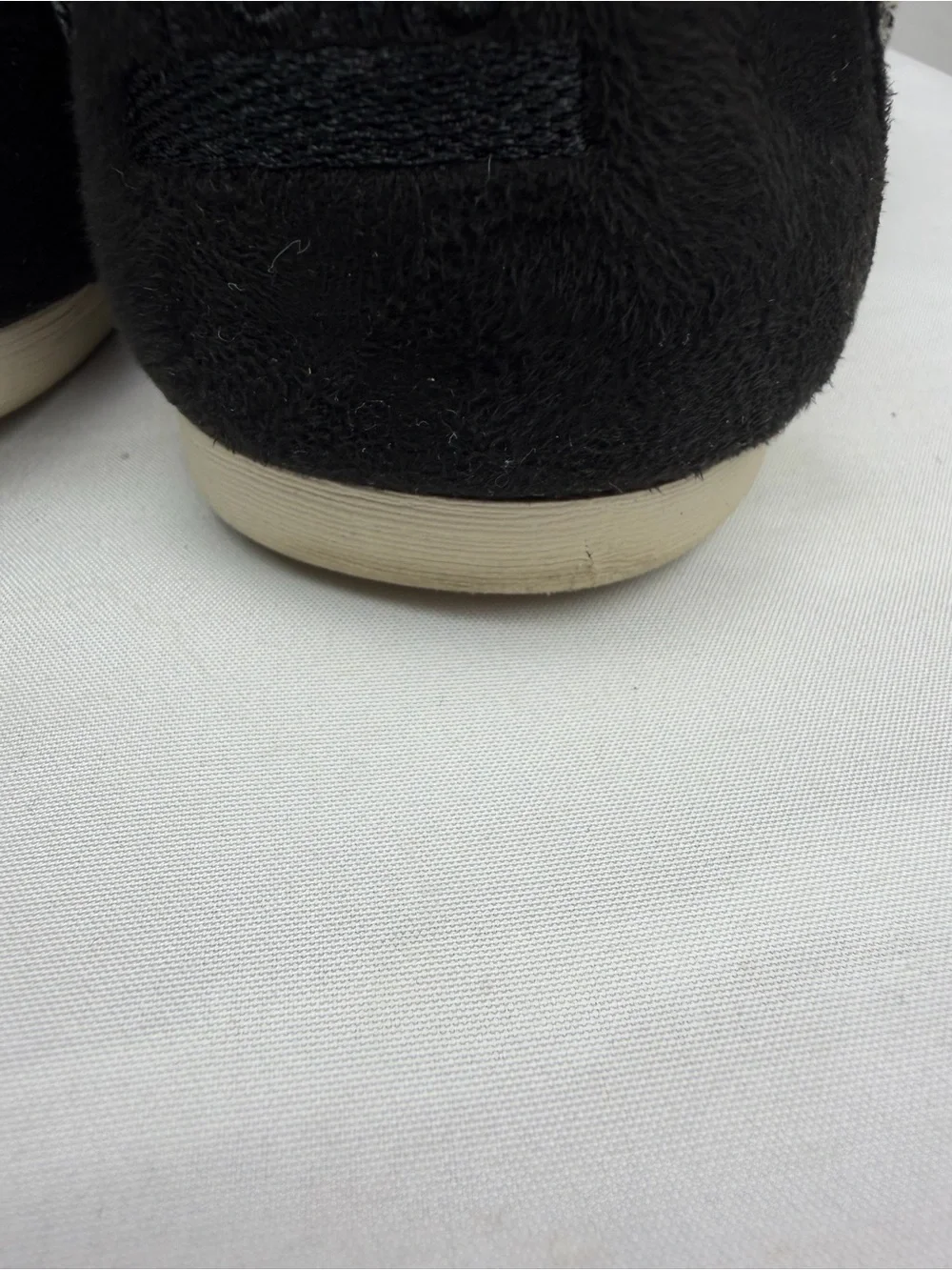 Toms pair women